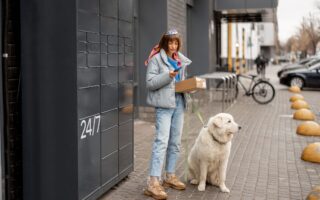 E-commerce zyskuje na wartości. Kupujemy więcej, drożej i chętniej sięgamy po przedmioty z drugiej ręki - analiza OLX